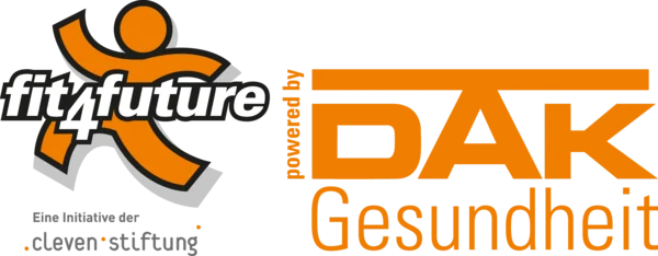 Links ist ein orangenes Symbol eines Menschen in Bewegung. Darüber steht in weißer Schrift "fit4future". Rechts steht über zwei Zeilen in orangener Farbe "DAK Gesundheit".