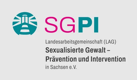 Logo der LAG SGPI mit einem Leuchtturm auf der linken Seite neben dem Text "SGPI" und "Landesarbeitsgemeinschaft Sexualisierte Gewalt - Prävention und Intervention in Sachsen e.V."