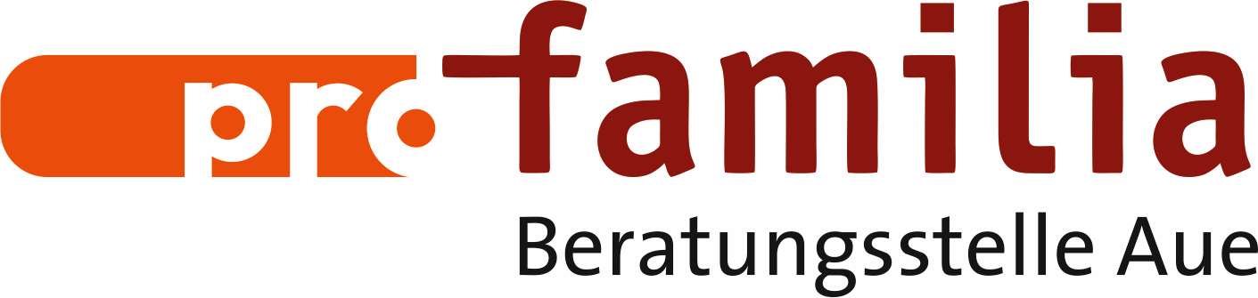 Das Logo besteht aus dem Schriftzug pro familia Beratungsstelle Aue in den Farben Rot und Orange
